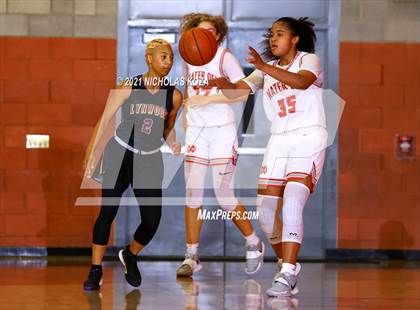 Thumbnail 3 in Lynwood vs. Mater Dei (CIF-SS Open Playoff) photogallery.