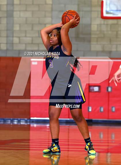Thumbnail 2 in Lynwood vs. Mater Dei (CIF-SS Open Playoff) photogallery.