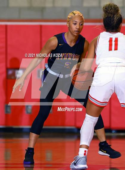 Thumbnail 1 in Lynwood vs. Mater Dei (CIF-SS Open Playoff) photogallery.