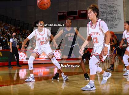 Thumbnail 2 in Lynwood vs. Mater Dei (CIF-SS Open Playoff) photogallery.