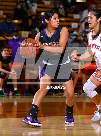 Thumbnail 2 in Lynwood vs. Mater Dei (CIF-SS Open Playoff) photogallery.