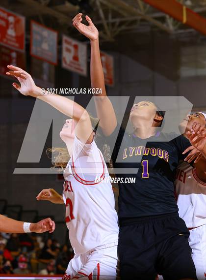 Thumbnail 3 in Lynwood vs. Mater Dei (CIF-SS Open Playoff) photogallery.