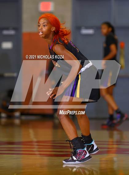 Thumbnail 3 in Lynwood vs. Mater Dei (CIF-SS Open Playoff) photogallery.