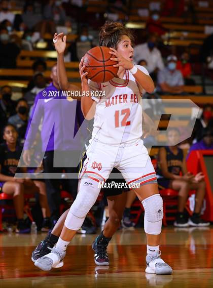 Thumbnail 1 in Lynwood vs. Mater Dei (CIF-SS Open Playoff) photogallery.