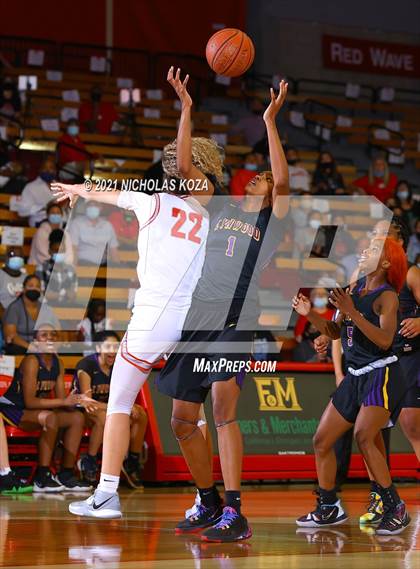 Thumbnail 3 in Lynwood vs. Mater Dei (CIF-SS Open Playoff) photogallery.
