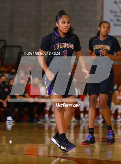 Thumbnail 3 in Lynwood vs. Mater Dei (CIF-SS Open Playoff) photogallery.
