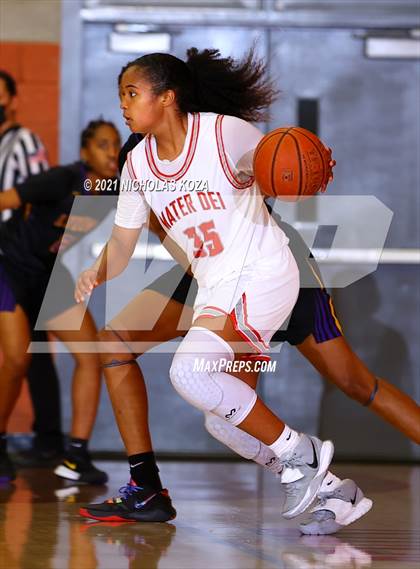 Thumbnail 2 in Lynwood vs. Mater Dei (CIF-SS Open Playoff) photogallery.
