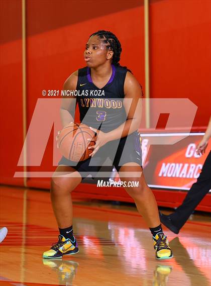 Thumbnail 1 in Lynwood vs. Mater Dei (CIF-SS Open Playoff) photogallery.