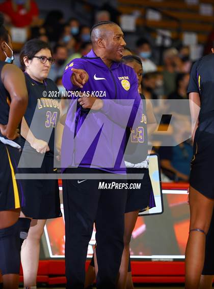Thumbnail 1 in Lynwood vs. Mater Dei (CIF-SS Open Playoff) photogallery.