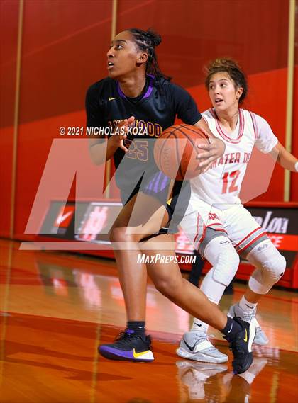 Thumbnail 2 in Lynwood vs. Mater Dei (CIF-SS Open Playoff) photogallery.