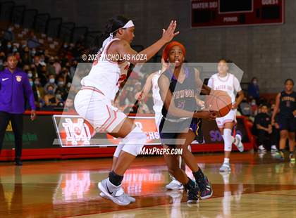 Thumbnail 2 in Lynwood vs. Mater Dei (CIF-SS Open Playoff) photogallery.