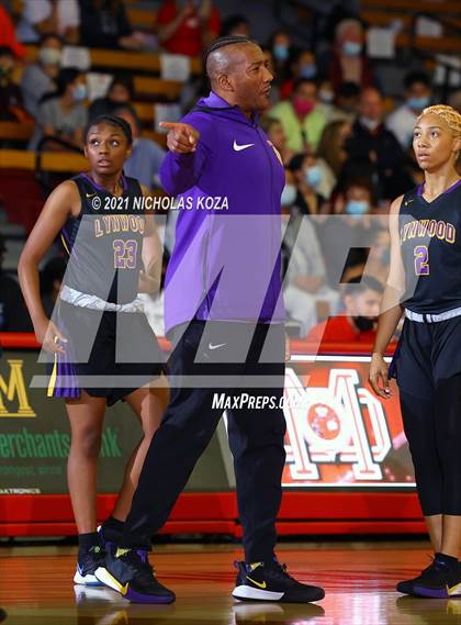 Thumbnail 3 in Lynwood vs. Mater Dei (CIF-SS Open Playoff) photogallery.