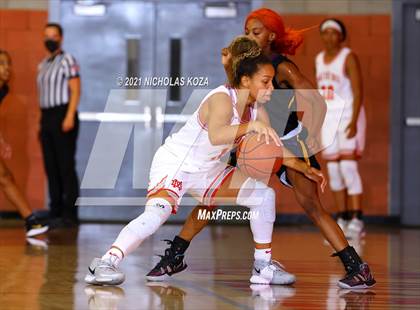 Thumbnail 1 in Lynwood vs. Mater Dei (CIF-SS Open Playoff) photogallery.