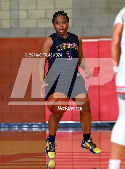 Thumbnail 2 in Lynwood vs. Mater Dei (CIF-SS Open Playoff) photogallery.