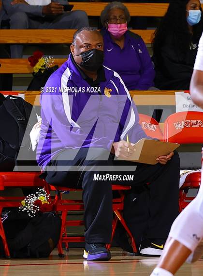 Thumbnail 1 in Lynwood vs. Mater Dei (CIF-SS Open Playoff) photogallery.