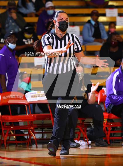 Thumbnail 1 in Lynwood vs. Mater Dei (CIF-SS Open Playoff) photogallery.