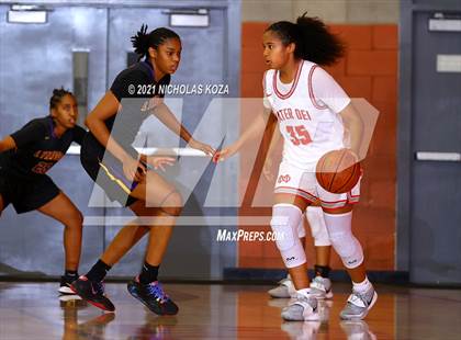 Thumbnail 3 in Lynwood vs. Mater Dei (CIF-SS Open Playoff) photogallery.