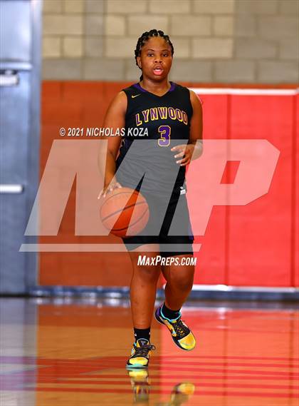 Thumbnail 2 in Lynwood vs. Mater Dei (CIF-SS Open Playoff) photogallery.