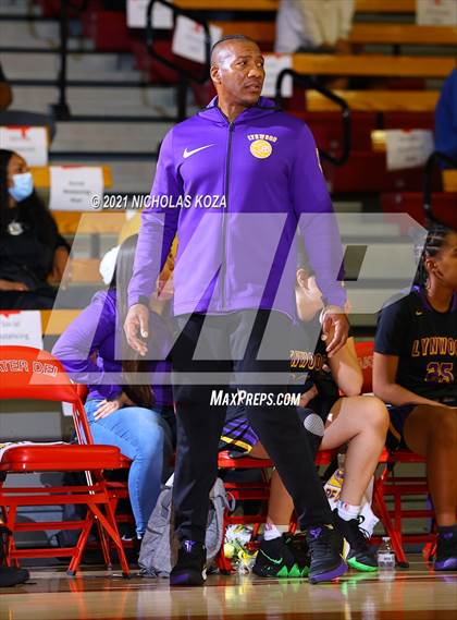 Thumbnail 2 in Lynwood vs. Mater Dei (CIF-SS Open Playoff) photogallery.
