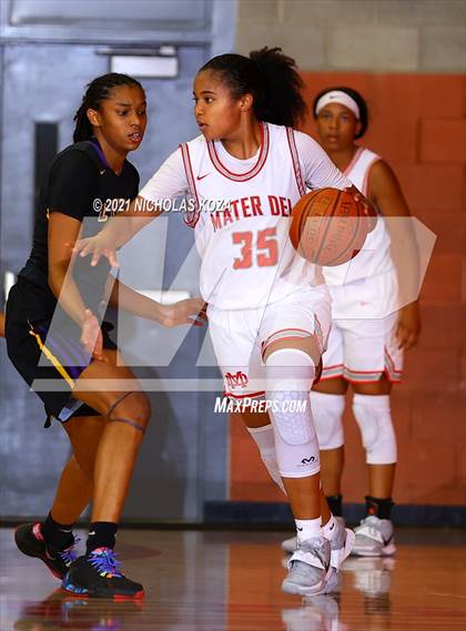 Thumbnail 1 in Lynwood vs. Mater Dei (CIF-SS Open Playoff) photogallery.