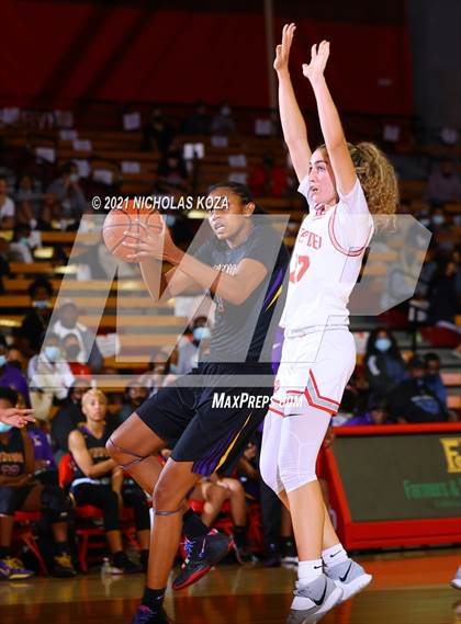 Thumbnail 2 in Lynwood vs. Mater Dei (CIF-SS Open Playoff) photogallery.