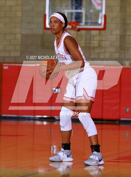 Thumbnail 1 in Lynwood vs. Mater Dei (CIF-SS Open Playoff) photogallery.