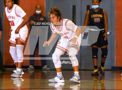 Thumbnail 1 in Lynwood vs. Mater Dei (CIF-SS Open Playoff) photogallery.