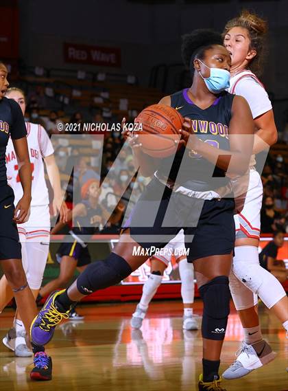 Thumbnail 1 in Lynwood vs. Mater Dei (CIF-SS Open Playoff) photogallery.