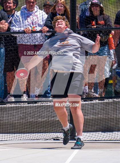 Thumbnail 2 in CHSAA 4A State Championships (Discus Final) photogallery.