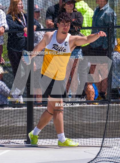 Thumbnail 3 in CHSAA 4A State Championships (Discus Final) photogallery.