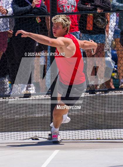 Thumbnail 3 in CHSAA 4A State Championships (Discus Final) photogallery.