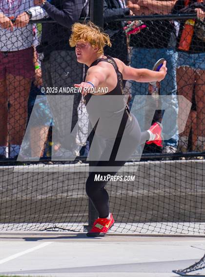 Thumbnail 3 in CHSAA 4A State Championships (Discus Final) photogallery.