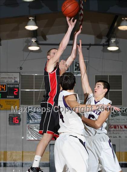 Thumbnail 1 in Shasta vs. Foothill (Hornet Classic) photogallery.