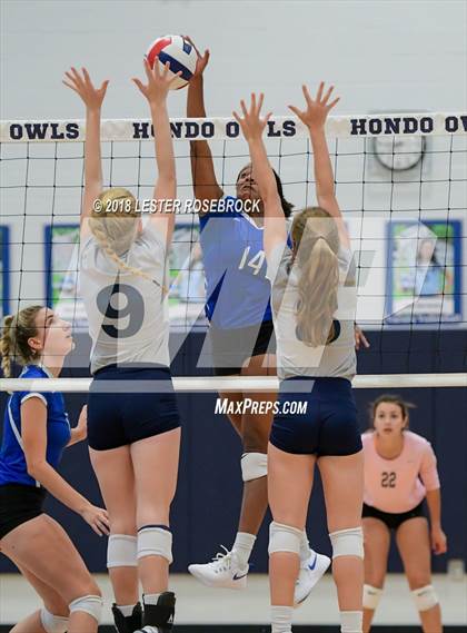 Thumbnail 3 in Randolph @ Hondo photogallery.