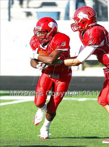 Thumbnail 3 in Gunter @ Lone Oak (2A Regional Division 2 Semifinals) photogallery.