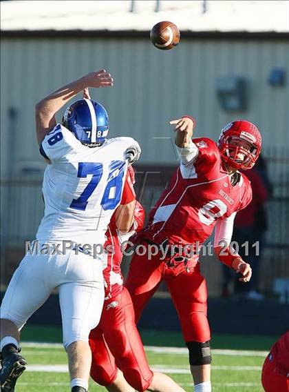 Thumbnail 1 in Gunter @ Lone Oak (2A Regional Division 2 Semifinals) photogallery.