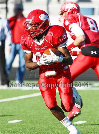 Thumbnail 2 in Gunter @ Lone Oak (2A Regional Division 2 Semifinals) photogallery.