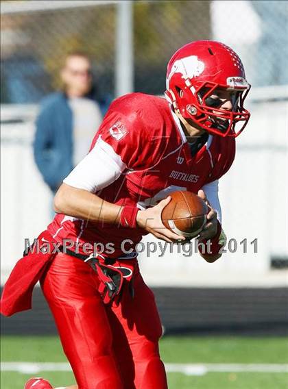 Thumbnail 3 in Gunter @ Lone Oak (2A Regional Division 2 Semifinals) photogallery.