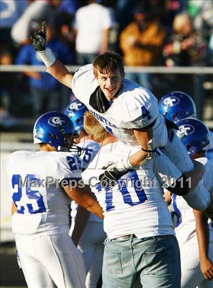 Thumbnail 1 in Gunter @ Lone Oak (2A Regional Division 2 Semifinals) photogallery.