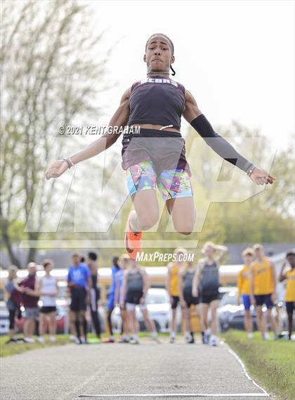 Thumbnail 2 in Noblesville Miller Invitational photogallery.