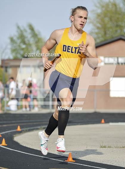 Thumbnail 2 in Noblesville Miller Invitational photogallery.