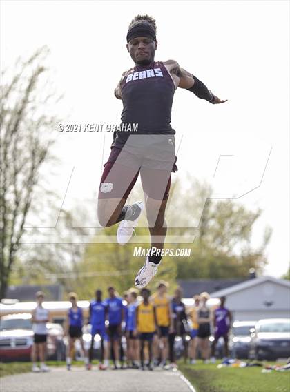 Thumbnail 2 in Noblesville Miller Invitational photogallery.