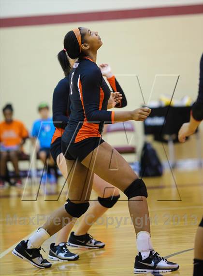 Thumbnail 3 in Haltom vs Bastrop (EMS-ISD Tournament) photogallery.