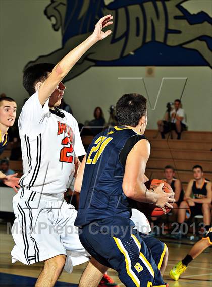 Thumbnail 3 in Bellevue vs. Beverly Hills (MaxPreps Holiday Classic) photogallery.
