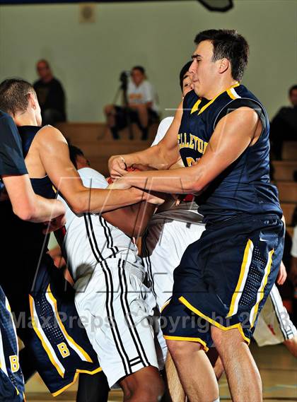 Thumbnail 1 in Bellevue vs. Beverly Hills (MaxPreps Holiday Classic) photogallery.