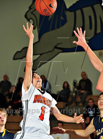 Thumbnail 2 in Bellevue vs. Beverly Hills (MaxPreps Holiday Classic) photogallery.