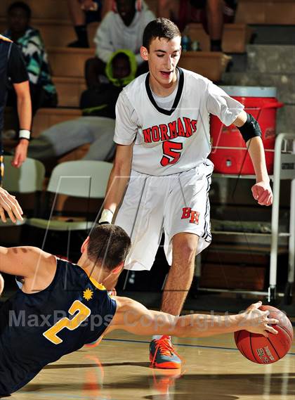 Thumbnail 3 in Bellevue vs. Beverly Hills (MaxPreps Holiday Classic) photogallery.
