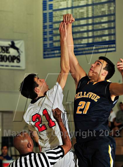Thumbnail 3 in Bellevue vs. Beverly Hills (MaxPreps Holiday Classic) photogallery.
