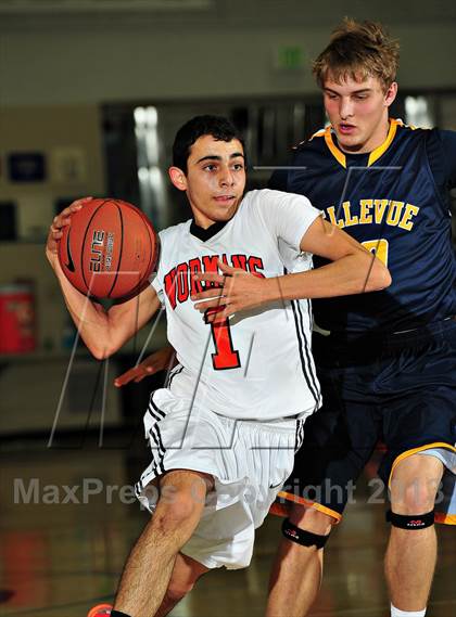 Thumbnail 1 in Bellevue vs. Beverly Hills (MaxPreps Holiday Classic) photogallery.