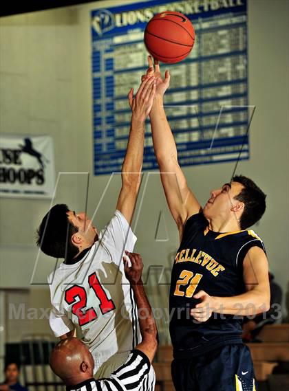 Thumbnail 2 in Bellevue vs. Beverly Hills (MaxPreps Holiday Classic) photogallery.
